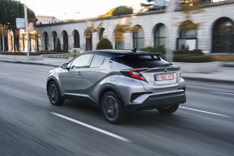 2016_Toyota_CHR_Hybrid_Dynamic_15