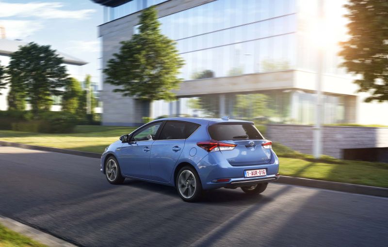 Auris Hybrid (6)